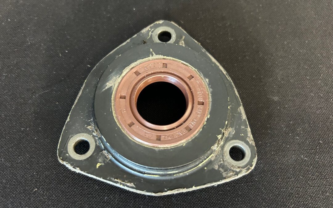 COVER OUTPUT SHAFT T/R