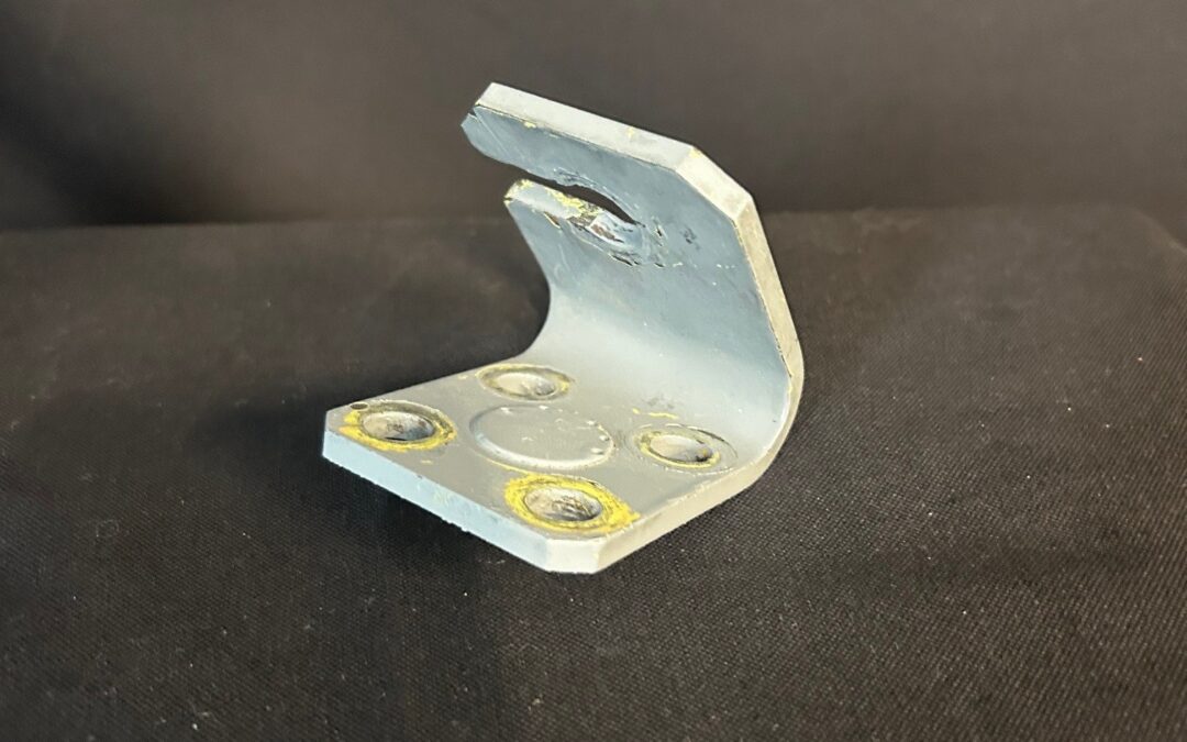 RH ENGINE BRACKET